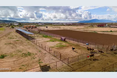 46109 W J-1 Ranch Road, Wickenburg, AZ 85390 - Photo 31