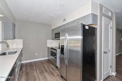 9301 W Glen Oaks Circle N, Sun City, AZ 85351 - Photo 7