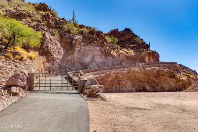 5250 E Red Rock Drive #34, Phoenix, AZ 85018 - Photo 3