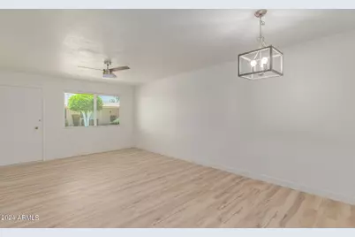 10935 W Santa Fe Drive, Sun City, AZ 85351 - Photo 9