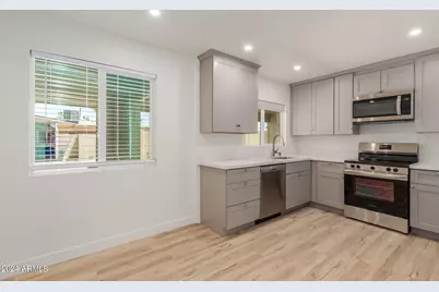 10935 W Santa Fe Drive, Sun City, AZ 85351 - Photo 11