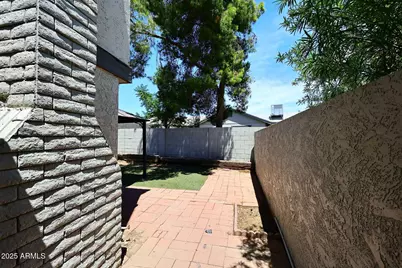 2416 W Caribbean Lane #2, Phoenix, AZ 85023 - Photo 35