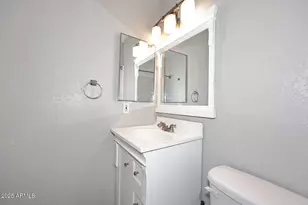 2416 W Caribbean Ln, Phoenix, AZ 85023 - Photo 25