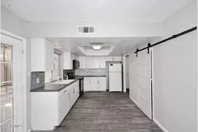 2416 W Caribbean Lane #2, Phoenix, AZ 85023 - Photo 3