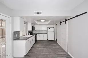 2416 W Caribbean Ln, Phoenix, AZ 85023 - Photo 3