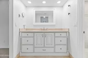 8084 E Del Laton Dr, Scottsdale, AZ 85258 - Photo 15