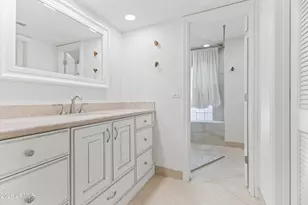 8084 E Del Laton Dr, Scottsdale, AZ 85258 - Photo 13