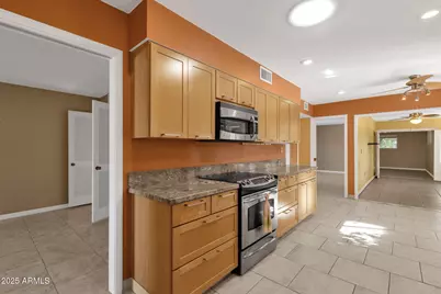 10405 W Mountain View Road, Sun City, AZ 85351 - Photo 17