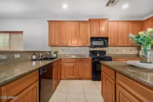 939 E Sourwood Dr, Gilbert, AZ 85298 - Photo 11