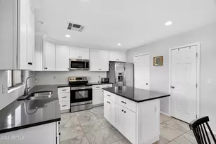 4020 E Melinda Ln, Phoenix, AZ 85050 - Photo 5