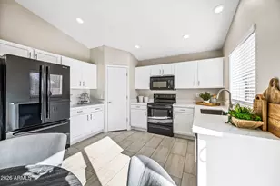 11211 W Heatherbrae Dr, Phoenix, AZ 85037 - Photo 9