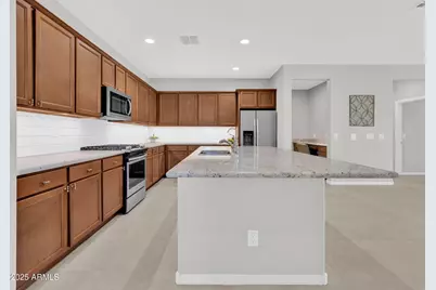 18106 W Redwood Lane, Goodyear, AZ 85338 - Photo 9