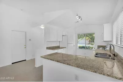 8642 W Lockland Court, Peoria, AZ 85382 - Photo 7