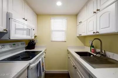 8502 N Central Avenue #14, Phoenix, AZ 85020 - Photo 11