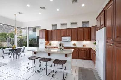 3124 E Squaw Peak Circle, Phoenix, AZ 85016 - Photo 7