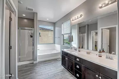 517 E Balao Drive E, Phoenix, AZ 85085 - Photo 15