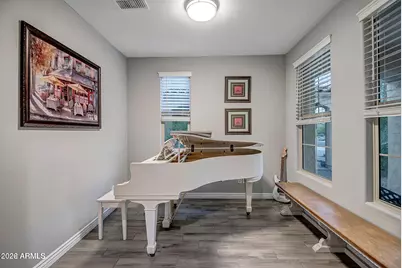 517 E Balao Drive E, Phoenix, AZ 85085 - Photo 9