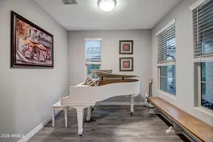 517 E Balao Dr E, Phoenix, AZ 85085 - Photo 9