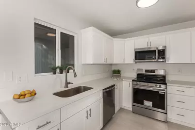 22202 N 32nd Avenue, Phoenix, AZ 85027 - Photo 9