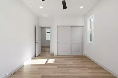 114 W Holcomb Lane, Phoenix, AZ 85003 - Photo 25