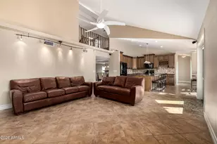 553 E Mesa Vista Ln, Mesa, AZ 85203 - Photo 9