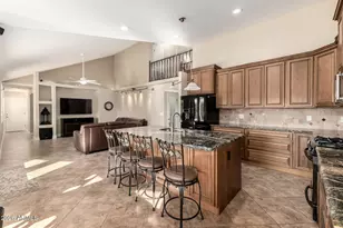 553 E Mesa Vista Ln, Mesa, AZ 85203 - Photo 1