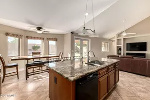 553 E Mesa Vista Ln, Mesa, AZ 85203 - Photo 11