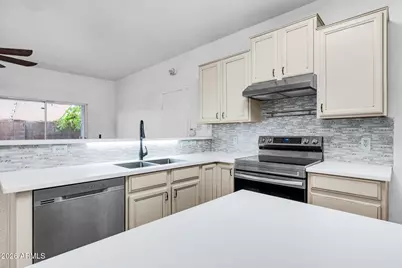 7245 S 41st Drive, Phoenix, AZ 85041 - Photo 15