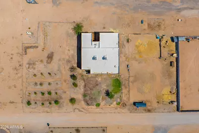 25535 W Hunter Drive, Wittmann, AZ 85361 - Photo 27