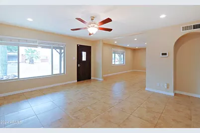 8201 E Montecito Avenue, Scottsdale, AZ 85251 - Photo 3