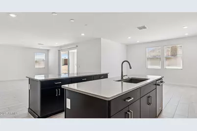 10034 S 23rd Lane, Phoenix, AZ 85041 - Photo 15