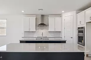 10034 S 23rd Ln, Phoenix, AZ 85041 - Photo 13