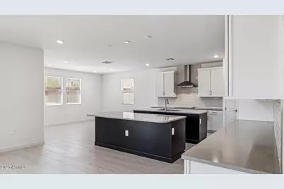 10034 S 23rd Lane, Phoenix, AZ 85041 - Photo 11