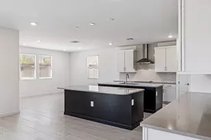 10034 S 23rd Ln, Phoenix, AZ 85041 - Photo 11