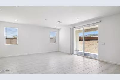 10034 S 23rd Lane, Phoenix, AZ 85041 - Photo 5