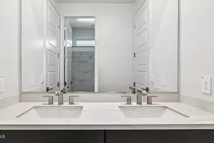 10034 S 23rd Ln, Phoenix, AZ 85041 - Photo 43