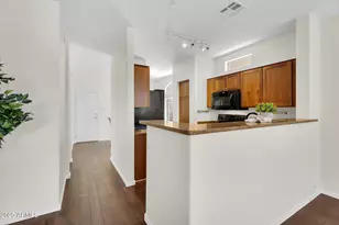 2725 E Mine Creek Rd, Phoenix, AZ 85024 - Photo 9