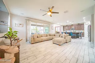 8545 W Peppertree Ln, Glendale, AZ 85305 - Photo 5