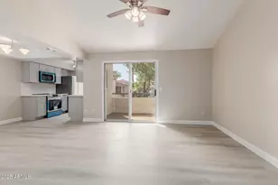 10610 S 48th St, Phoenix, AZ 85044 - Photo 9