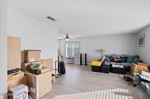 1920 E Saint Catherine Ave, Phoenix, AZ 85042 - Photo 7