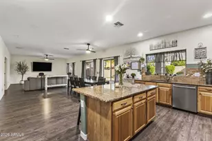 2538 E Mine Creek Rd, Phoenix, AZ 85024 - Photo 11