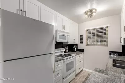 8140 N 107th Avenue #112, Peoria, AZ 85345 - Photo 11