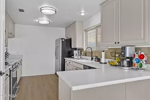 3925 E Wildwood Dr, Phoenix, AZ 85048 - Photo 11