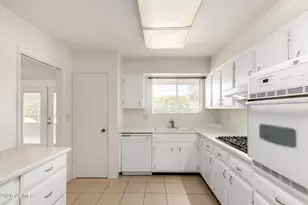 10608 W White Mountain Rd, Sun City, AZ 85351 - Photo 19