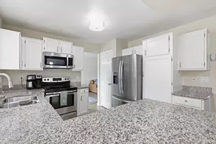 957 N Salem Cir, Mesa, AZ 85205 - Photo 9