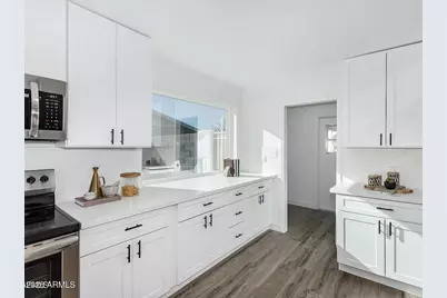 2529 E Commonwealth Circle, Chandler, AZ 85225 - Photo 9