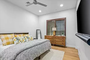 10876 E Celestial Dr, Scottsdale, AZ 85262 - Photo 27