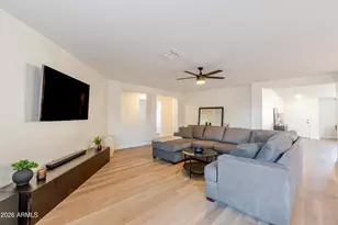 10561 W Louise Dr, Peoria, AZ 85383 - Photo 9