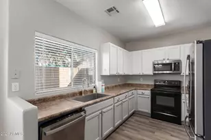 1015 S Val Vista Dr, Mesa, AZ 85204 - Photo 9