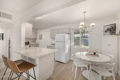 811 E El Caminito Drive, Phoenix, AZ 85020 - Photo 13